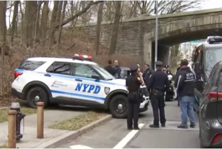 Corpo de uma mulher foi encontrado dentro de uma mochila em Nova York Corpo de uma mulher foi encontrado dentro de uma mochila em Nova York
