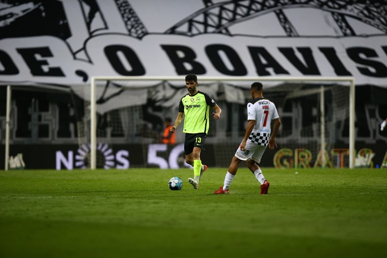 Sporting vence o Boavista e garante a disputa do título Sporting vence o Boavista e garante a disputa do título
