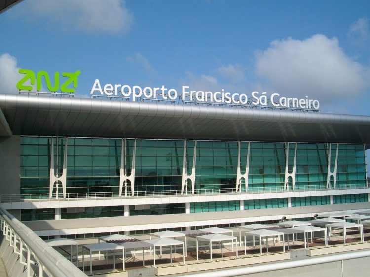 Funcionários do Aeroporto Sá Carneiro acusados de pertencerem a rede de tráfico Funcionários do Aeroporto Sá Carneiro acusados de pertencerem a rede de tráfico