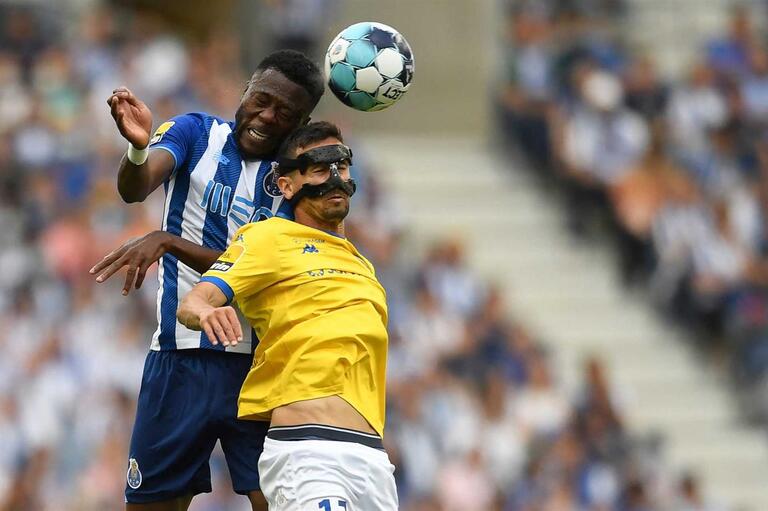 FC Porto vence Estoril e celebra título de campeão em grande