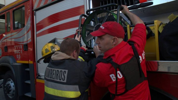 Incêndio destrói parte de tinturaria localizada na Trofa