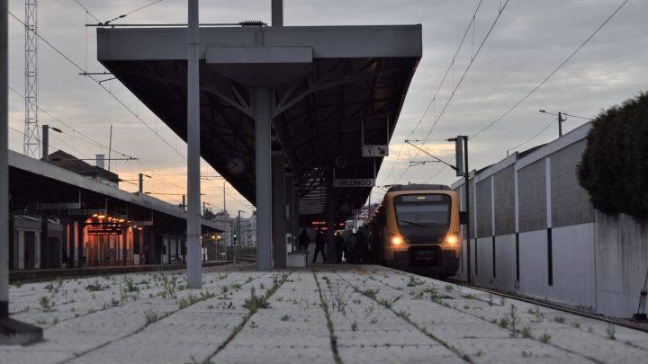 Uma pessoa morreu após atropelamento ferroviário em Valongo