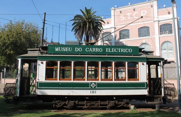 Desfile histórico do carro eléctrico regressa ao Porto este domingo