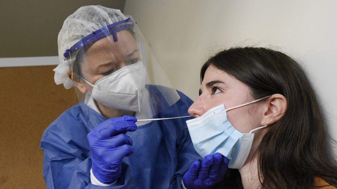 Portugal registou quase 34 mil casos de covid-19 na segunda-feira Portugal registou quase 34 mil casos de covid-19 na segunda-feira