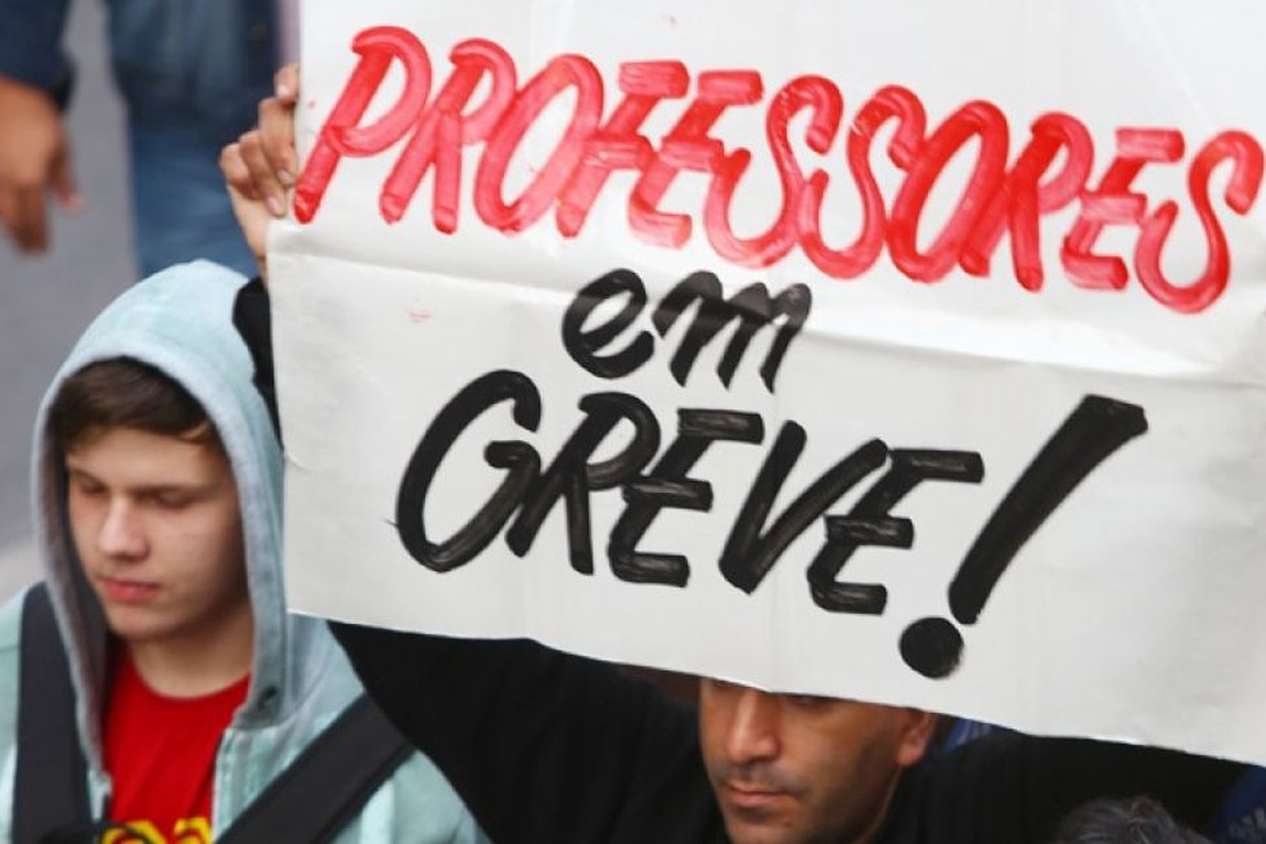 25 mil professores em Greve por melhores condições do ensino