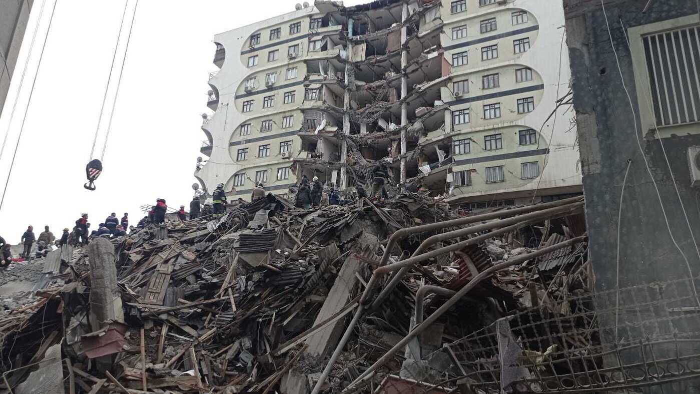 Sismo faz mais de 1.500 mortos na Turquia e Síria. Número de mortos ultrapassa os 10 mil, segundo estimativa do USGS
