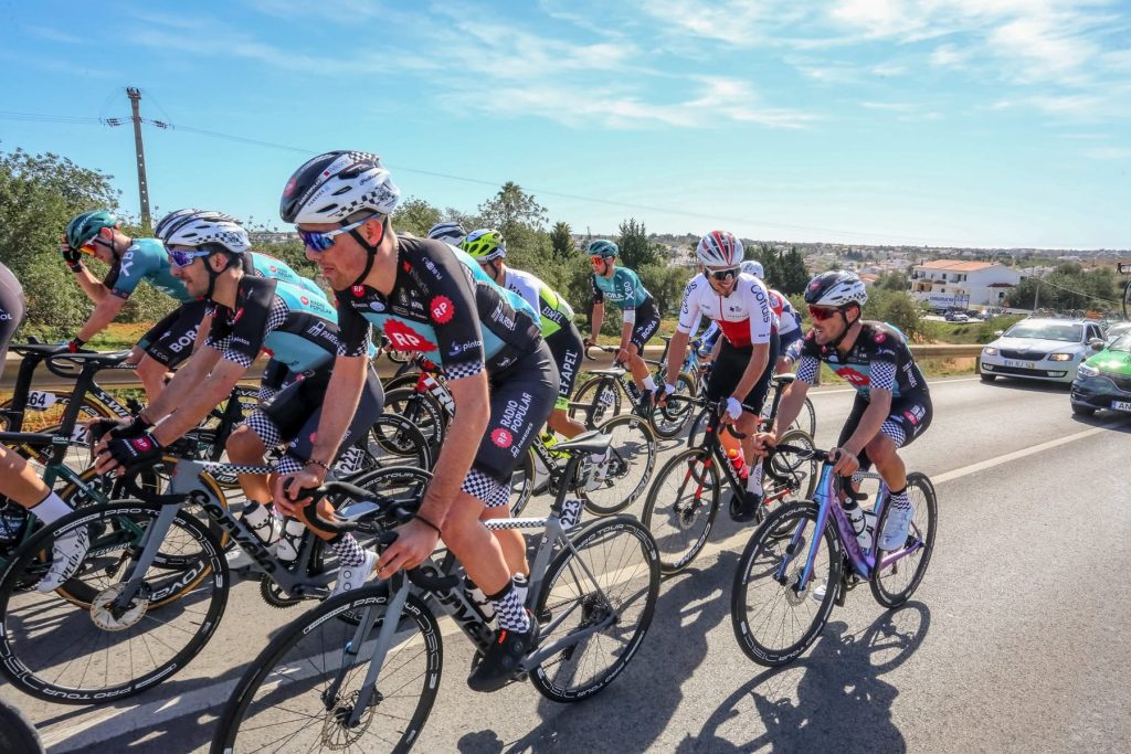 Equipa de ciclismo da Rádio Popular-Paredes-Boavista autosuspende-se após casos de doping
