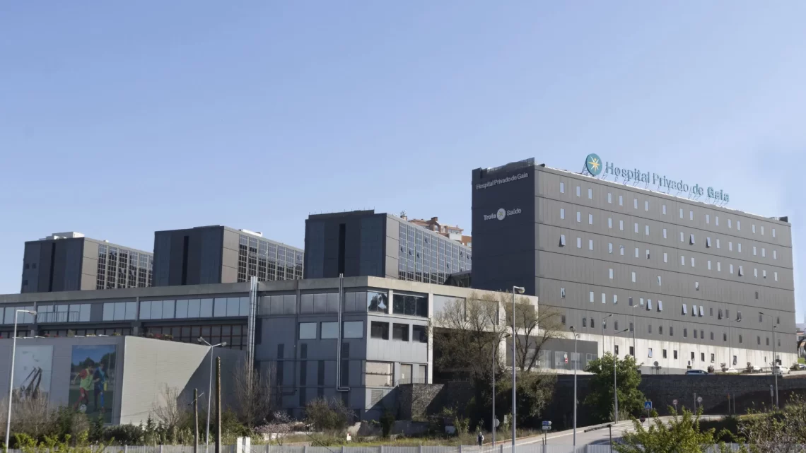 Dentistas do Hospital de Gaia enfrentam incerteza laboral e denunciam falsos recibos verdes Dentistas do Hospital de Gaia enfrentam incerteza laboral e denunciam falsos recibos verdes