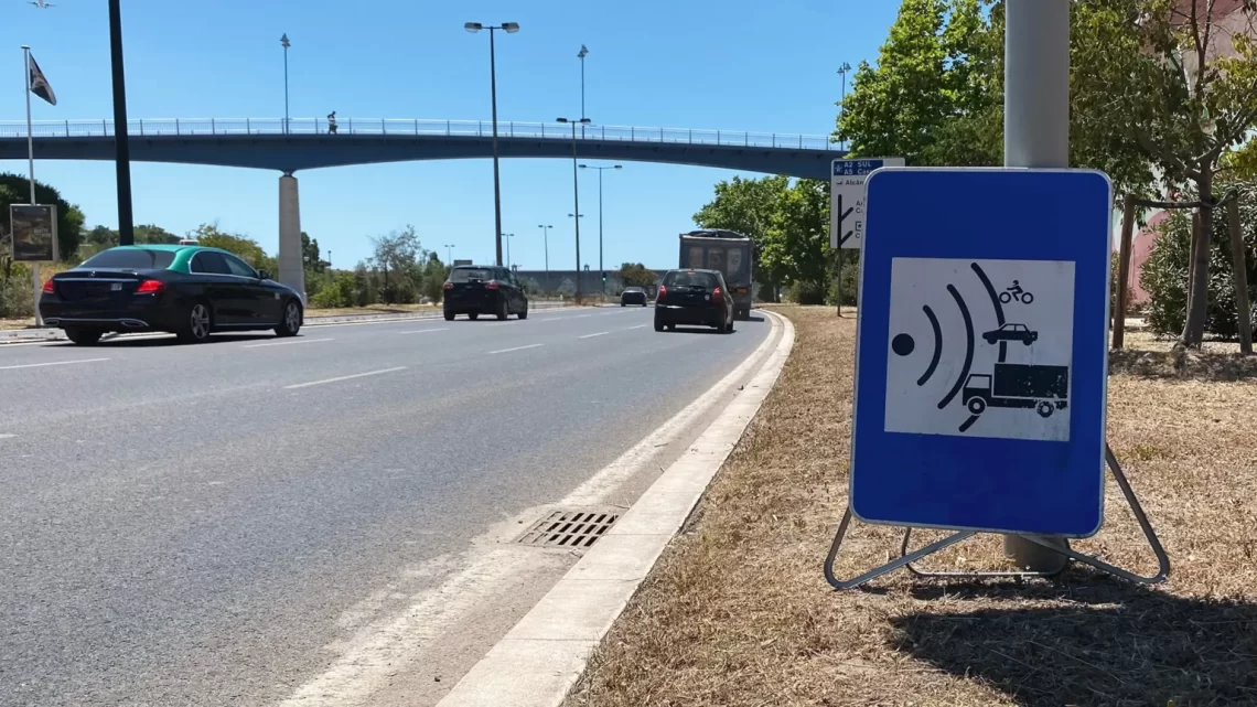 Condutores, atenção: PSP realiza operação com radar móvel na Póvoa de Varzim Condutores, atenção: PSP realiza operação com radar móvel na Póvoa de Varzim