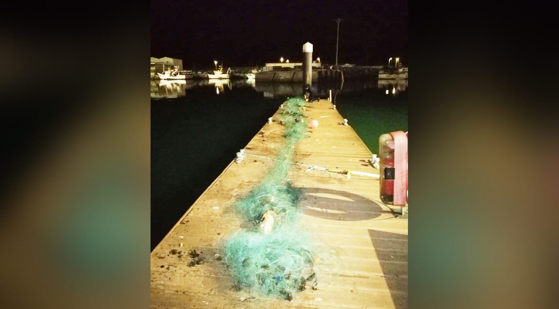 Polícia Marítima apreende rede de pesca ilegal no porto da Póvoa de Varzim Polícia Marítima apreende rede de pesca ilegal no porto da Póvoa de Varzim