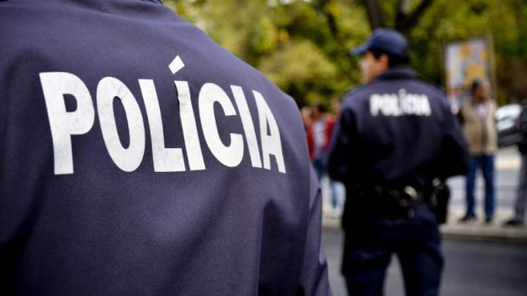 Homem esfaqueado na via pública em Vila Nova de Gaia. Suspeito em fuga Homem esfaqueado na via pública em Vila Nova de Gaia. Suspeito em fuga