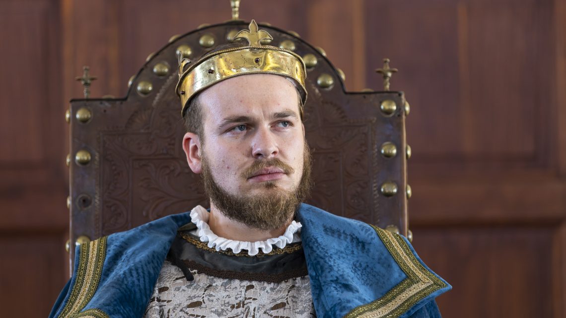 Jovem ator de 27 anos foi escolha unânime para rei da próxima edição da Viagem Medieval Jovem ator de 27 anos foi escolha unânime para rei da próxima edição da Viagem Medieval