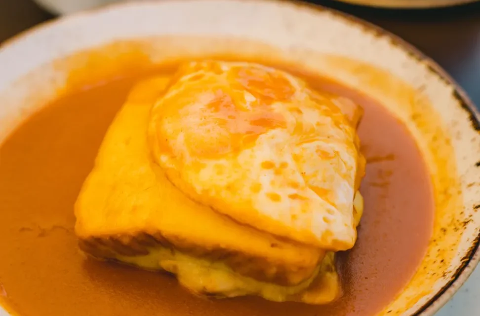 Festival da Francesinha em Gaia traz versões inovadoras com bacalhau, frango e até massa de pizza