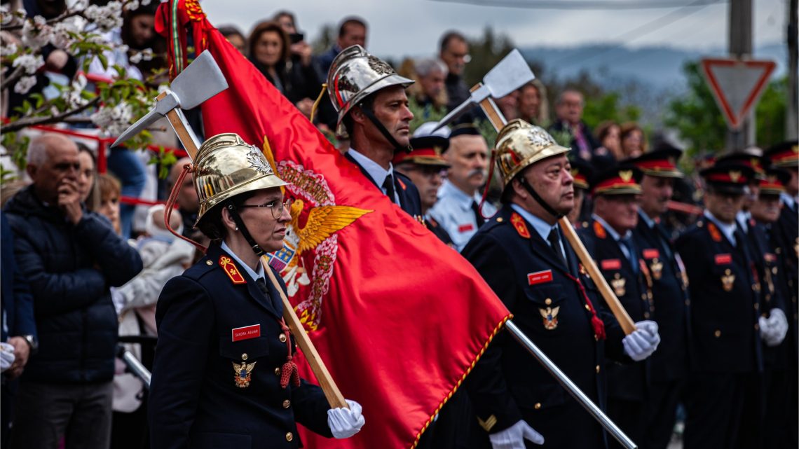 Bombeiros Voluntários de Cete celebram 100 anos com bênção de viaturas e entrega de medalhas Bombeiros Voluntários de Cete celebram 100 anos com bênção de viaturas e entrega de medalhas