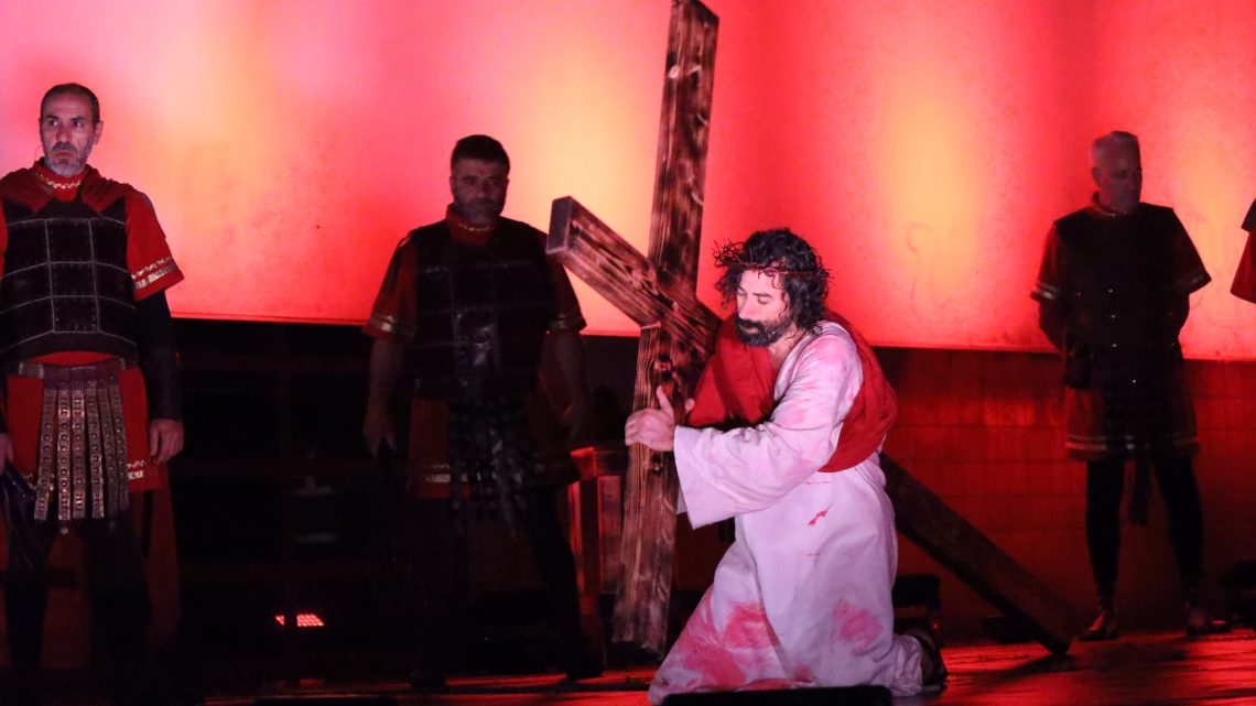 Grupo Gólgota recria a Via Sacra na noite desta quinta-feira, 18 de abril, em Santa Maria da Feira Grupo Gólgota recria a Via Sacra na noite desta quinta-feira, 18 de abril, em Santa Maria da Feira