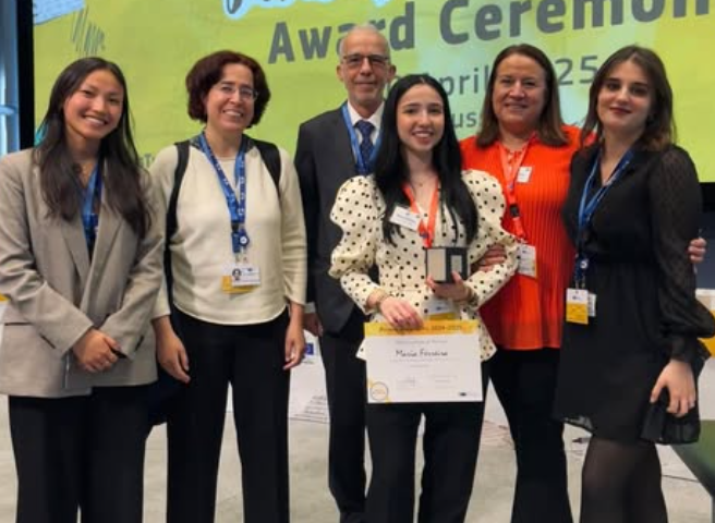 Aluna de Gaia vence concurso europeu de tradução e é premiada em Bruxelas Aluna de Gaia vence concurso europeu de tradução e é premiada em Bruxelas