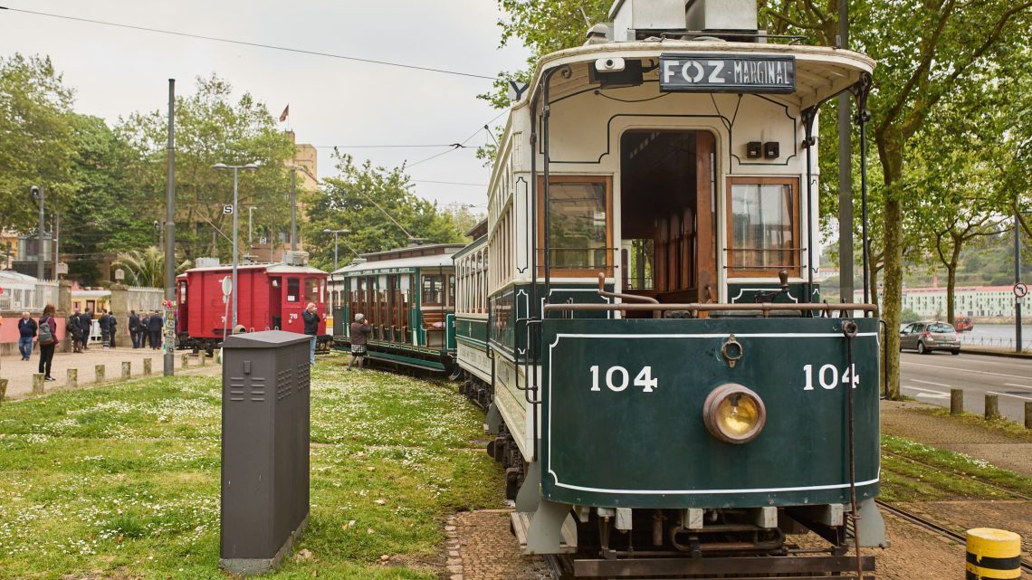 Desfile de Carros Elétricos está de volta e homenageia património e linguagem do Porto Desfile de Carros Elétricos está de volta e homenageia património e linguagem do Porto