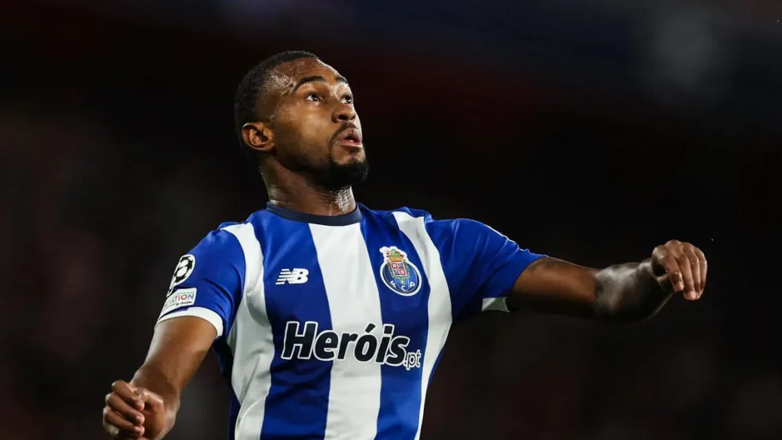 FC Porto instaura processo disciplinar a quatro jogadores por violação do regulamento interno FC Porto instaura processo disciplinar a quatro jogadores por violação do regulamento interno