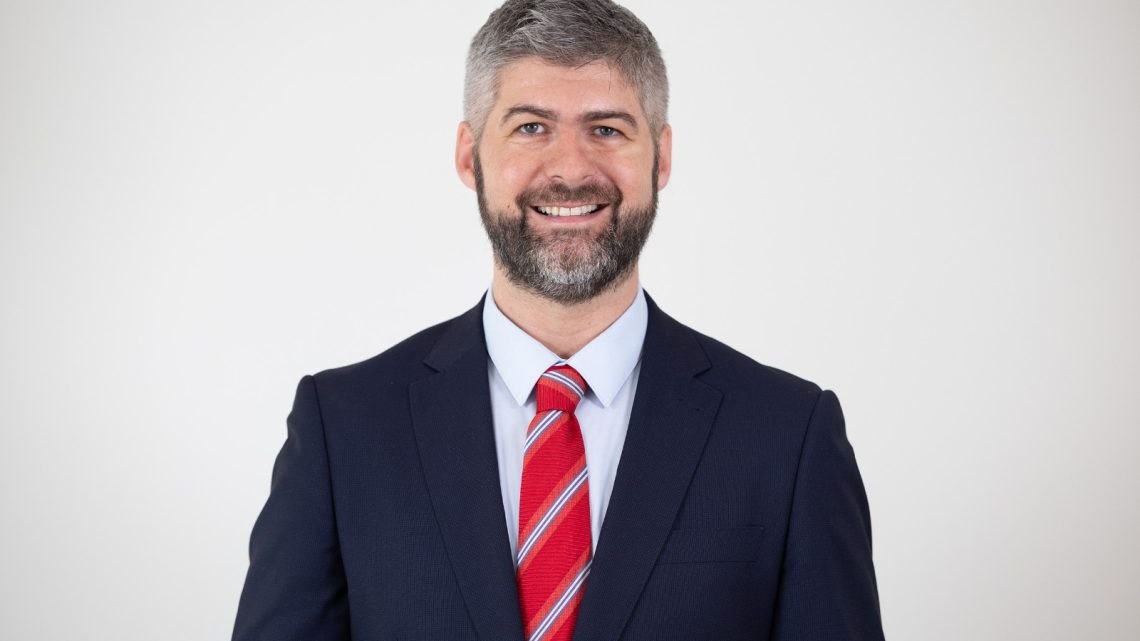 Do microfone à escrita: Pedro Melo, da Rádio Metropolitana do Porto, lança dois livros com mensagem transformadora