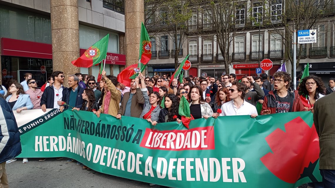 Porto celebrou o 25 de Abril com milhares nas ruas e espírito de liberdade Porto celebrou o 25 de Abril com milhares nas ruas e espírito de liberdade