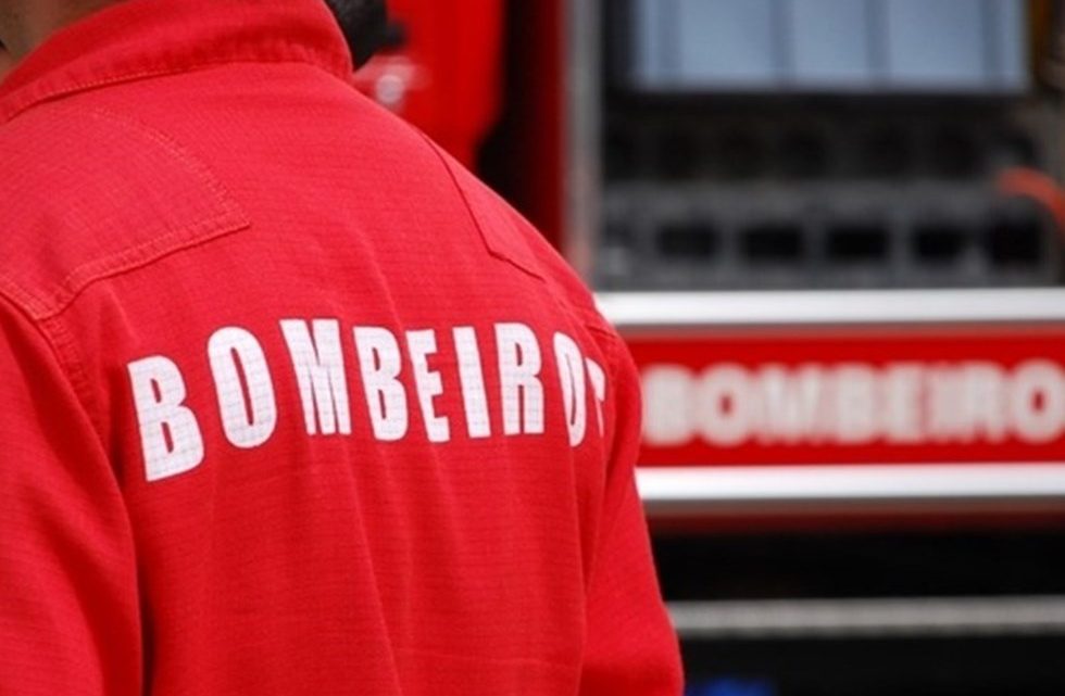 Incêndio destrói empresa de reciclagem em Santo Tirso Incêndio destrói empresa de reciclagem em Santo Tirso