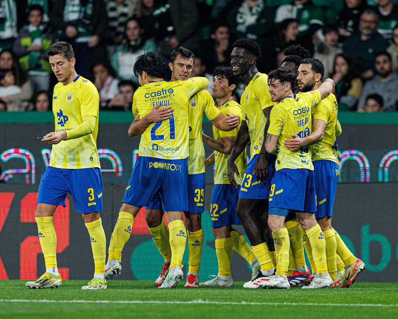 Arouca perde em casa frente ao Famalicão num jogo quente e com polémica Arouca perde em casa frente ao Famalicão num jogo quente e com polémica