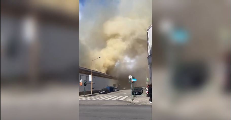 Incêndio atinge antigo supermercado em Matosinhos Incêndio atinge antigo supermercado em Matosinhos