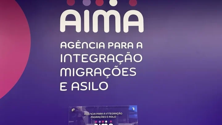 Agente da PSP agredido junto à AIMA no Porto