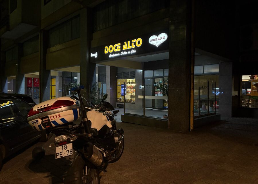 Pastelaria Doce Alto assaltada minutos após encerrar no Porto