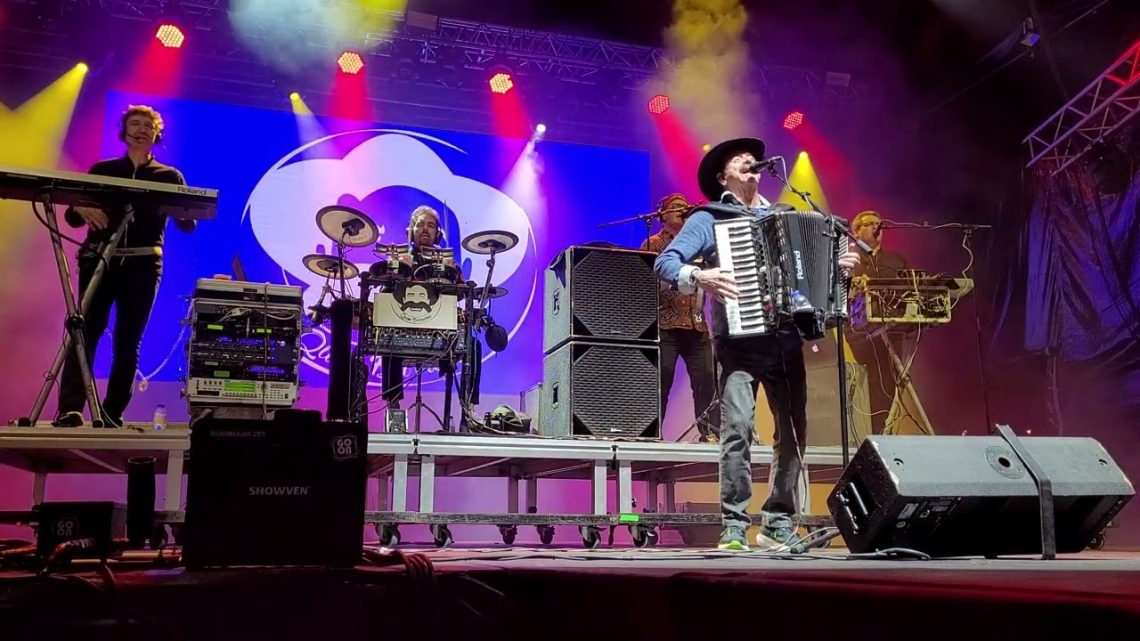 Quim Barreiros e Rosinha animaram a noite de terça-feira do Cortejo na Queima das Fitas do Porto Quim Barreiros e Rosinha animaram a noite de terça-feira do Cortejo na Queima das Fitas do Porto