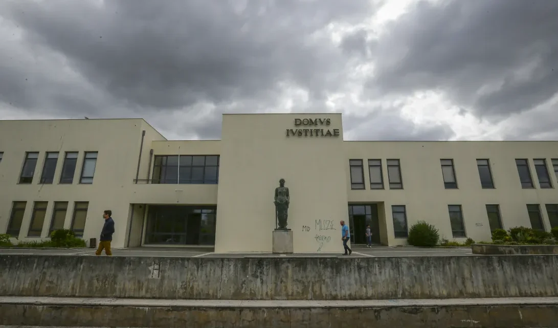 Tribunal de Espinho julga megaprocesso de tráfico de droga com 34 arguidos Tribunal de Espinho julga megaprocesso de tráfico de droga com 34 arguidos
