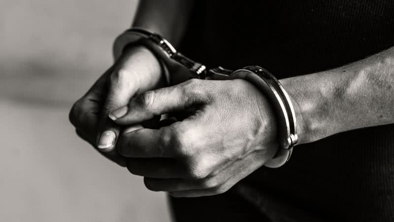 Homem detido por furto e condução perigosa de viatura roubada no Porto Homem detido por furto e condução perigosa de viatura roubada no Porto
