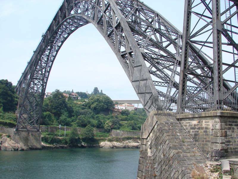 Corpo de mulher é retirado do rio Douro junto à ponte D. Maria, no Porto
