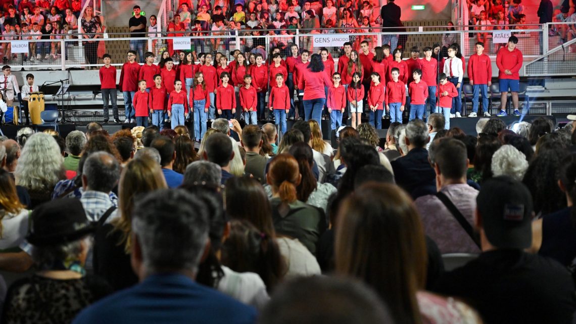 Espetáculo “Sons com Tradição” juntou 600 crianças no Multiusos de Gondomar Espetáculo “Sons com Tradição” juntou 600 crianças no Multiusos de Gondomar