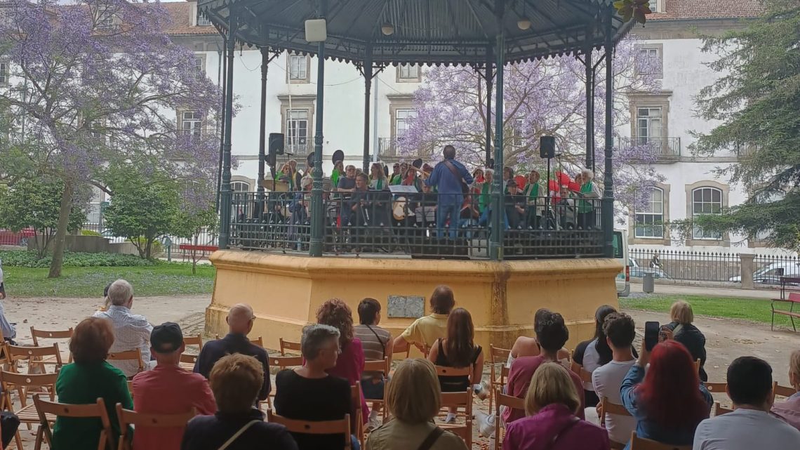 Coro do Centro Histórico do Porto encantou no coreto do Jardim de São Lázaro