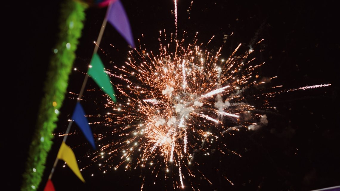 Multidão Enche Largo do Castelo em Leça da Palmeira para Celebrar o São João Multidão Enche Largo do Castelo em Leça da Palmeira para Celebrar o São João