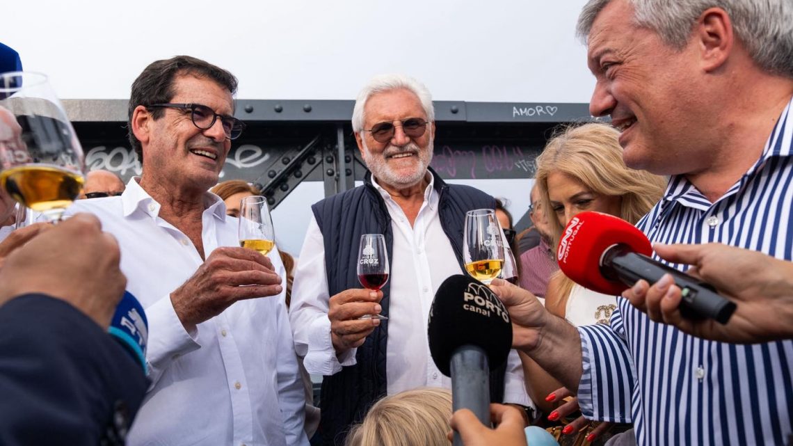 Último brinde de São João: Eduardo Vítor Rodrigues e Rui Moreira despedem-se em clima de festa Último brinde de São João: Eduardo Vítor Rodrigues e Rui Moreira despedem-se em clima de festa