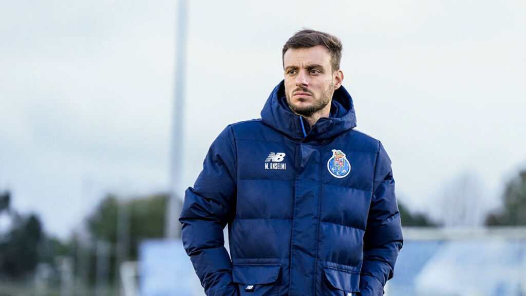 Mudança à vista no comando técnico do FC Porto: permanência de Martín Amselmi em análise Mudança à vista no comando técnico do FC Porto: permanência de Martín Amselmi em análise
