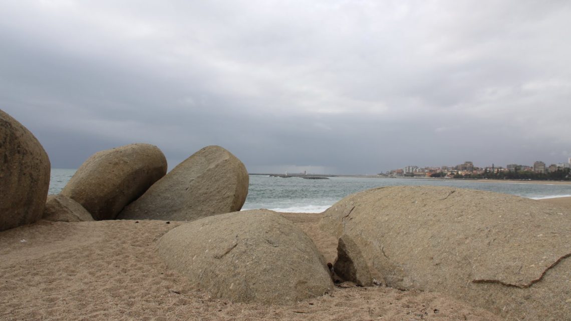 Corpo de mulher de 60 anos encontrado na praia das Dunas, em Vila Nova de Gaia Corpo de mulher de 60 anos encontrado na praia das Dunas, em Vila Nova de Gaia