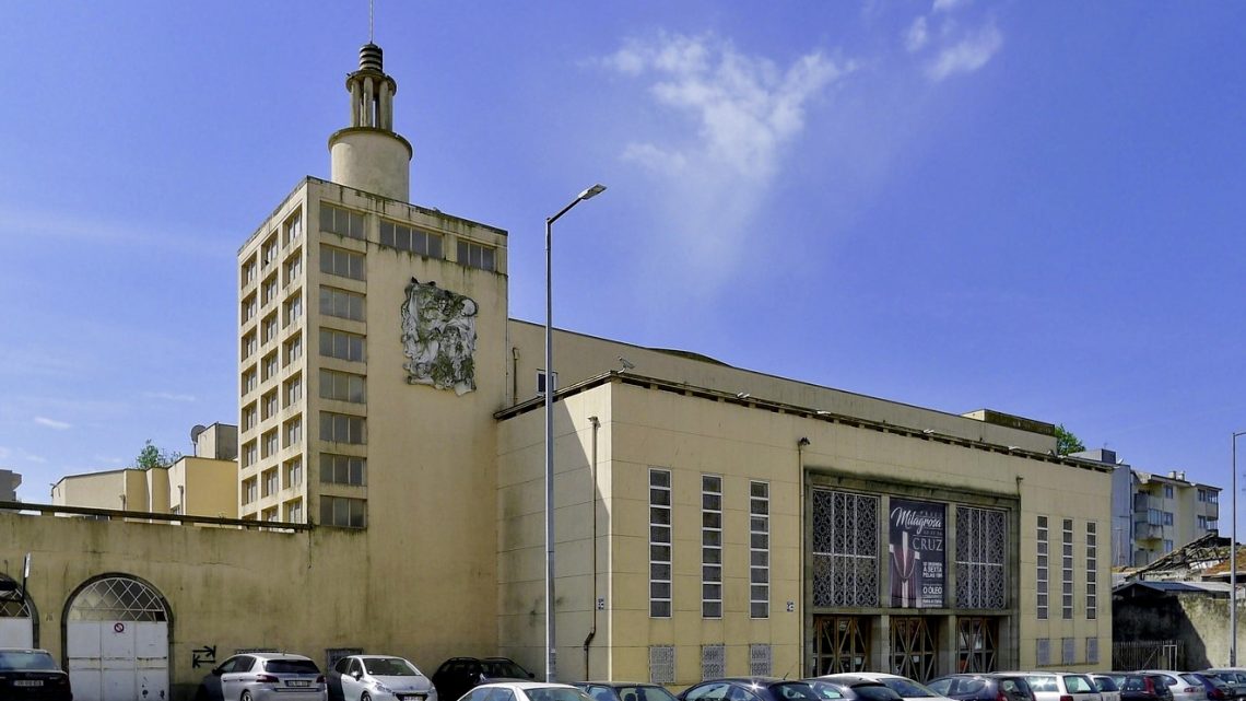 Cine-Teatro Vale Formoso, no Porto, com mais de 75 anos, está prestes a “renascer” Cine-Teatro Vale Formoso, no Porto, com mais de 75 anos, está prestes a “renascer”