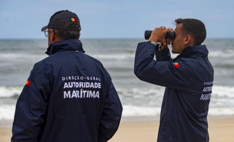 Três pessoas resgatadas do mar em praia não vigiada de Vila do Conde Três pessoas resgatadas do mar em praia não vigiada de Vila do Conde