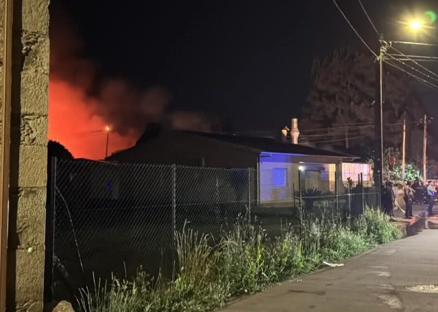 Incêndio destrói 13 carros em oficina de Santa Maria da Feira Incêndio destrói 13 carros em oficina de Santa Maria da Feira