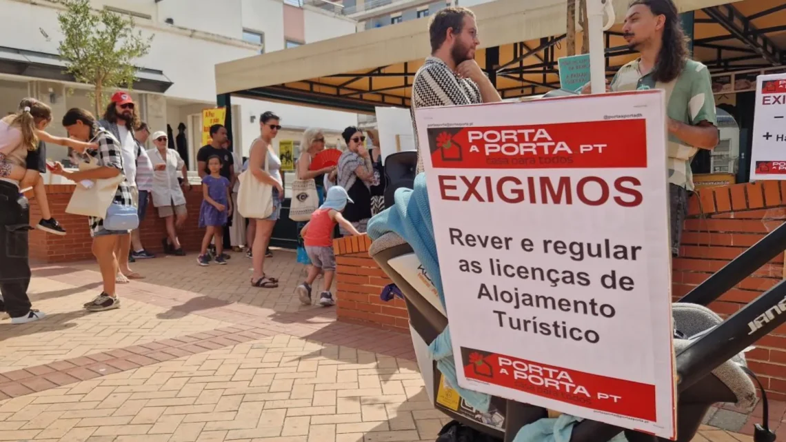 Mais de duas centenas manifestam-se no Porto pelo direito à habitação