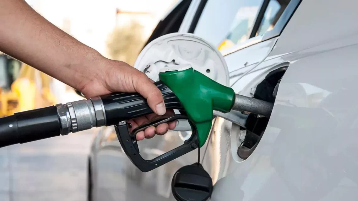 Preço dos combustíveis vai disparar na próxima semana: gasóleo sobe oito cêntimos Preço dos combustíveis vai disparar na próxima semana: gasóleo sobe oito cêntimos