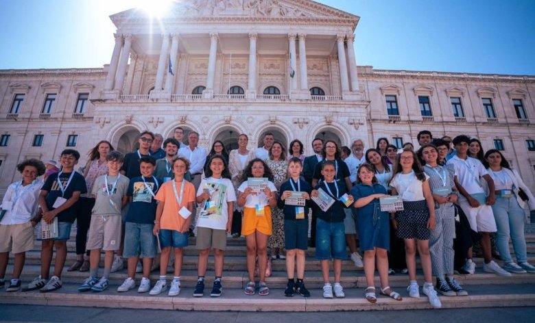 Jovens deputados da Assembleia Municipal Jovem de Espinho visitam Assembleia da República