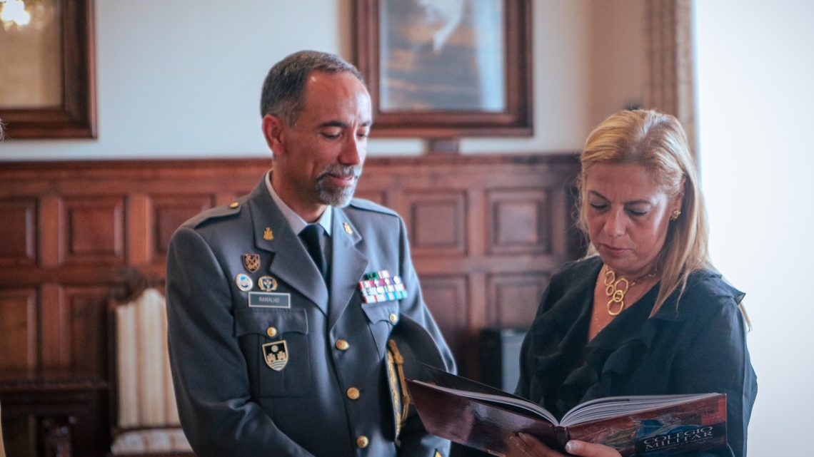 Presidente da Câmara de Espinho recebeu novo comandante do Regimento de Engenharia Nº3 Presidente da Câmara de Espinho recebeu novo comandante do Regimento de Engenharia Nº3