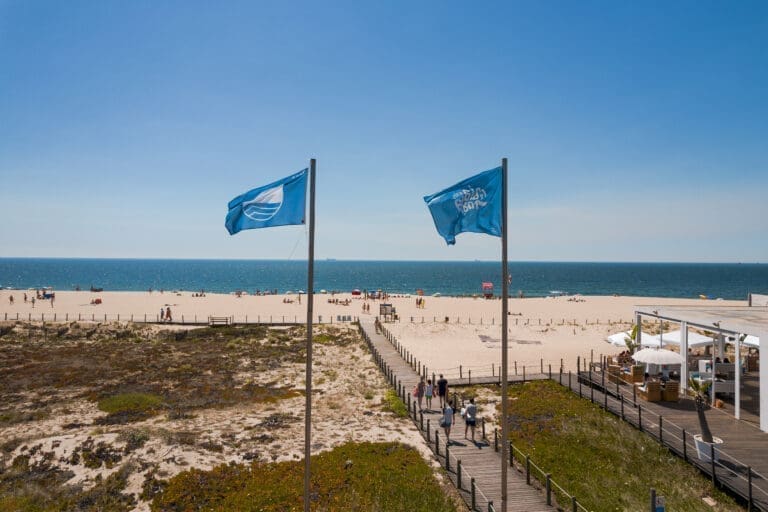 Vila Nova de Gaia hasteia Bandeira Azul em 19 praias no arranque da época balnear