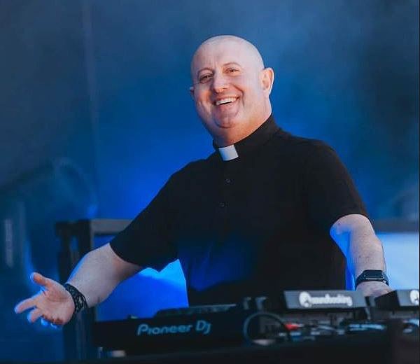 Festival da Juventude em Matosinhos recebe DJ Padre Guilherme, David Carreira e Carolina Deslandes Festival da Juventude em Matosinhos recebe DJ Padre Guilherme, David Carreira e Carolina Deslandes