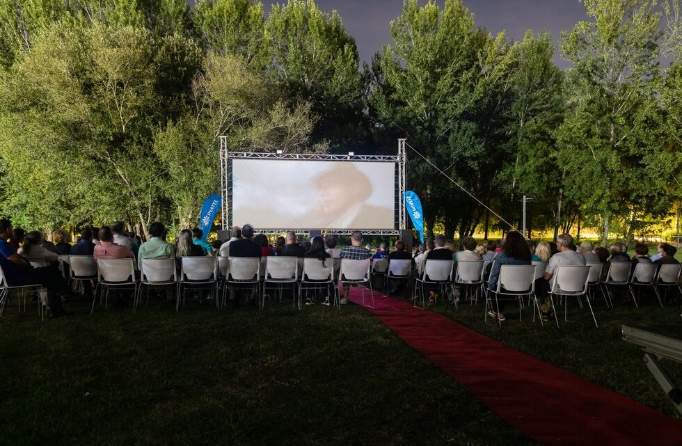 Santo Tirso recebe em agosto o “Cinema Fora do Sítio” com sessões gratuitas ao ar livre Santo Tirso recebe em agosto o “Cinema Fora do Sítio” com sessões gratuitas ao ar livre
