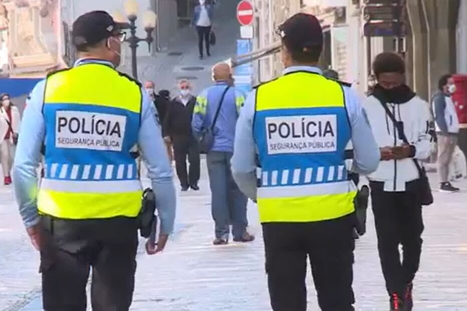 Homem com pulseira eletrónica detido após agredir polícia no Porto Homem com pulseira eletrónica detido após agredir polícia no Porto